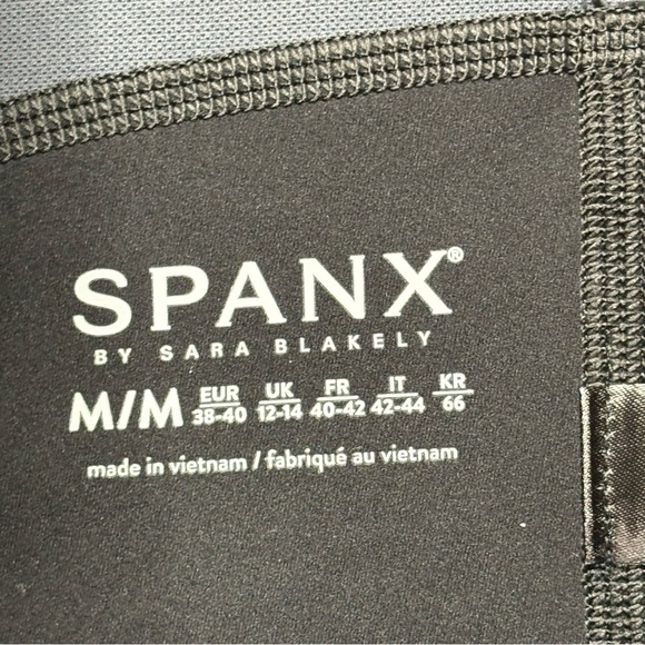 SPANX Every-Wear 7/8 Legging - Picture 4 of 5